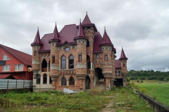 A aldeia mais rico da Ucrânia, onde não há nenhum edifício de um piso.