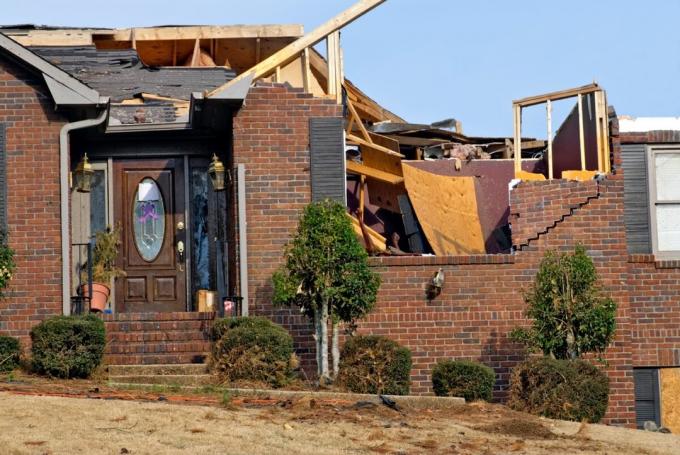 casa de tijolos também tem muito poucos durante um furacão. (Foto tirada a partir das imagens serviço Yandex)