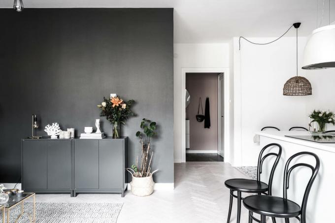 Elegante dvushka 42 m² com sala preto e dormir na cozinha
