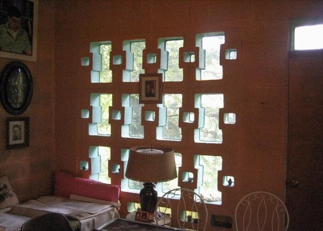 iluminação original com um janelas incomuns.