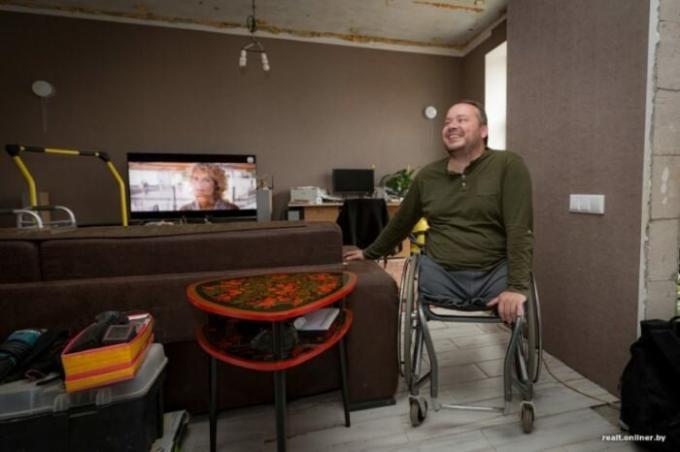 cidadão Vyacheslav de Minsk está construindo uma casa e sonha com um terraço acolhedor.