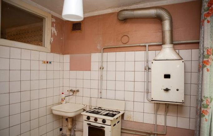 Acreditava-se que em casas com fogão a gás tinha de ser a presença de uma pequena janela.