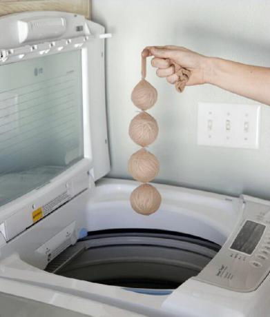 Garland de bolas que é hora de enviar na máquina de lavar.