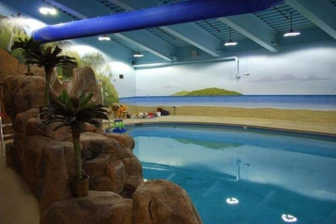 No subterrâneo do albergue há ainda uma piscina. | Foto: odditycentral.com.