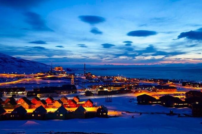 Longyearbyen - a cidade mais setentrional do mundo (Noruega).