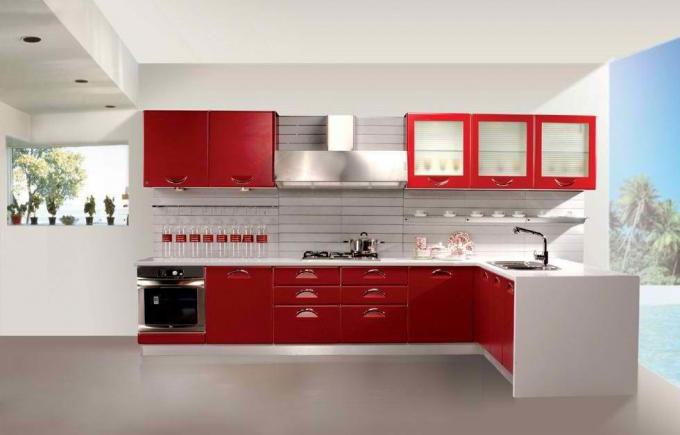 Quer criar um interior com as suas próprias mãos que não perca a sua relevância? Escolha uma combinação clássica de vermelho e branco.