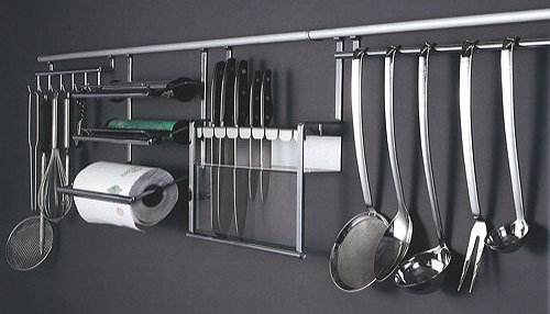 Todos os utensílios de cozinha podem ser colocados na grade.