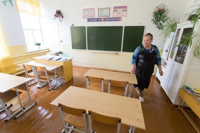 Na escola da aldeia apenas três classes nas quais as crianças aprendem a quatro (Sultanov, Chelyabinsk Região).