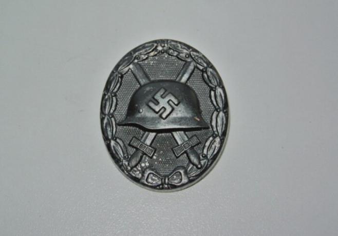 Ferida terceiro grau do emblema nazista na Alemanha. Segundo grau - prata. Primeiro - ouro. / Foto: forum.guns.ru. 