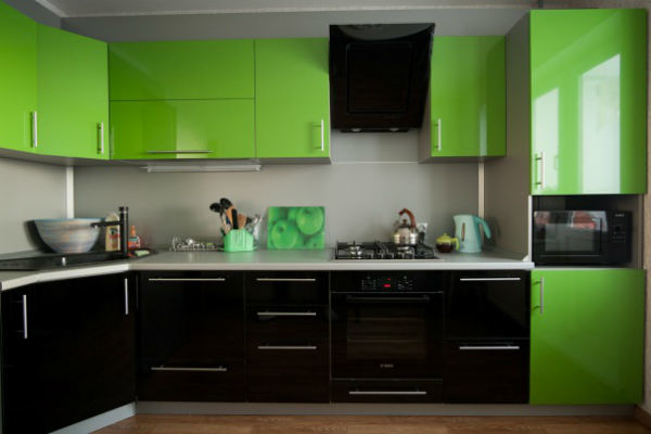 Cozinha preta verde clara é uma excelente solução para quem gosta de extravagâncias.