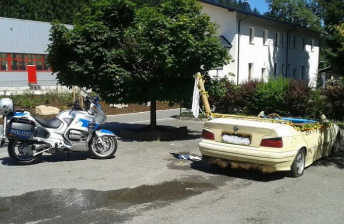O alemão converteu seu carro para a piscina. | Foto: mainpump.ru.