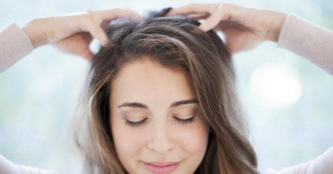 massagem na cabeça é um complemento perfeito para procedimentos regulares da água. / Foto: hidoctor.ir. 