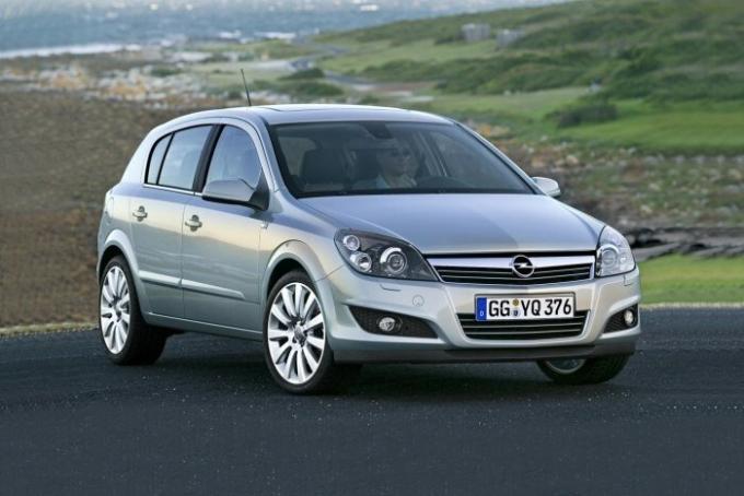 Opel Astra revelou-se muito popular, tanto no mercado de carros novos, e no mercado secundário. | Foto: infocar.ua