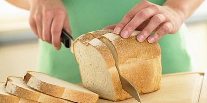 Como cortar pão fresco, por isso não faz desmoronar.