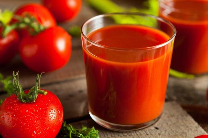 Qual é o benefício de suco de tomate e para quem pode ser contra-indicado