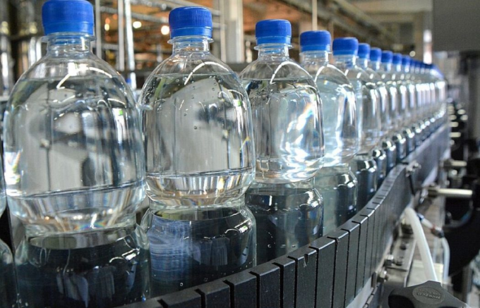 Por que a água na garrafa - a maior fraude na história