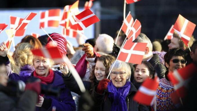 Danes viver confortavelmente na aposentadoria.