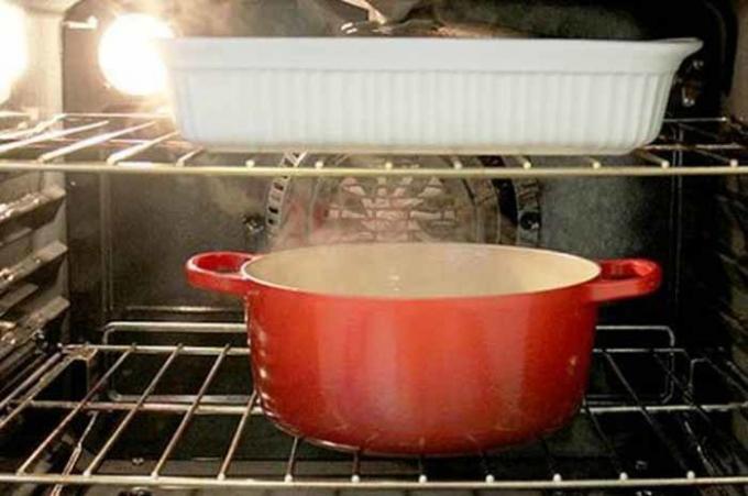 Remédio popular: Uma maneira simples e eficaz para limpar o forno de graxa e fuligem