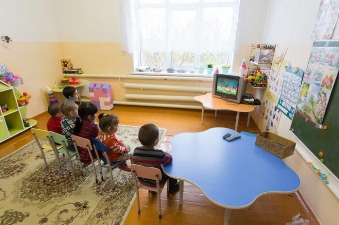 No jardim um grupo - pré-escola, que é frequentada por oito crianças (Sultanov, Chelyabinsk Região).