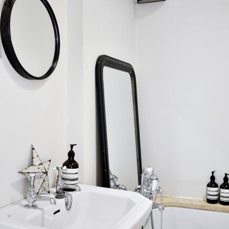 Como transformar o banheiro com a ajuda de espelhos: 13 exemplos