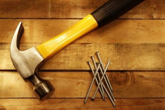 Hammer - uma chave de ferramentas de uso doméstico.