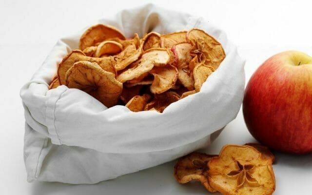 maçãs secas - uma fonte de vitaminas