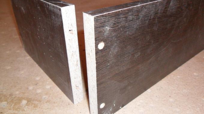 A parte frontal da gaveta pode ser sem borda; uma sobreposição com uma alça é aplicada em cima dela