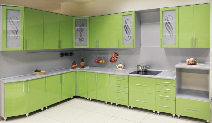 Cozinha verde claro (54 fotos): vídeo instruções para decoração de interiores com as próprias mãos, paredes, cadeiras, conjunto de cozinha, foto e preço