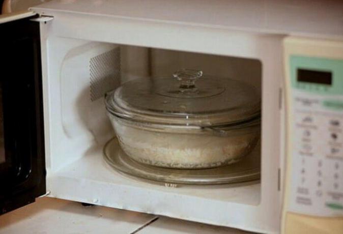 Rice, em um forno de microondas está se preparando para 9 minutos.