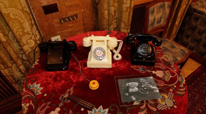 Telefones, que foram revestidas com todos os líderes jardim (dacha em Kuntsevo). | Foto: gazeta.ru.