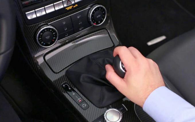  Dirigir um carro - é bastante complicado e responsável. | Foto: infocar.ua