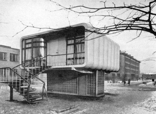 casa de plástico construído em Leningrado, em 1961.