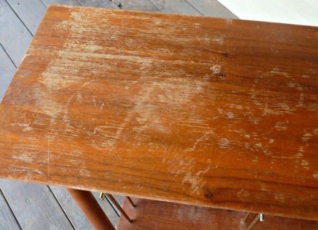 Como remover arranhões na mobília de madeira e couro