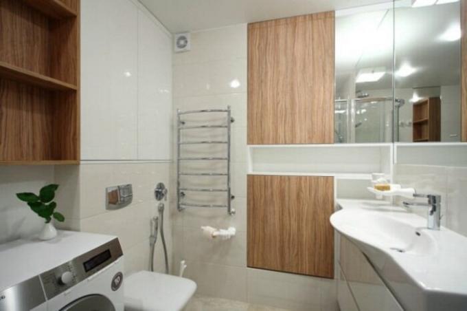 Criando um "banheiro molhado" de estilo europeu, tem ajudado a reduzir o tamanho de uma casa de banho. | Foto: interiorsmall.ru.