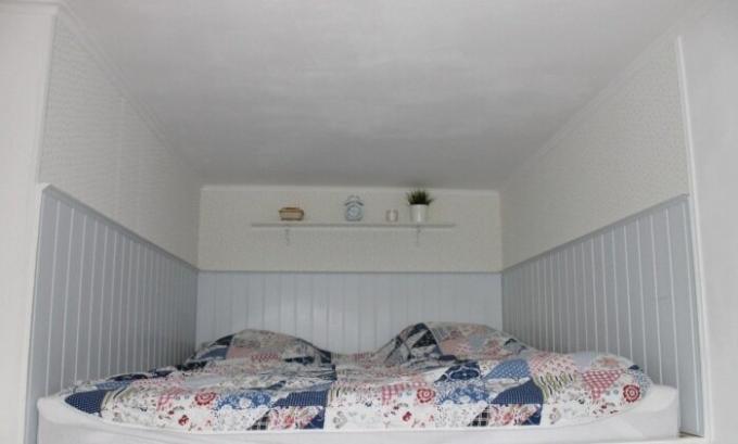 Aqui é um dorminhoco emitido Anna em seu apartamento. | Foto: sdelaisam.mirtesen.ru.