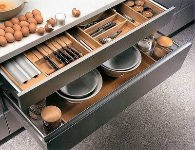 Os utensílios de cozinha são equipamentos de cozinha indispensáveis.