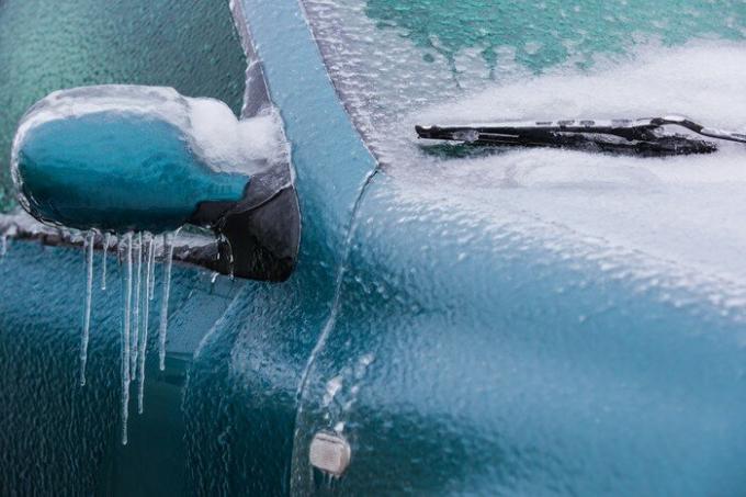 Esta ferramenta é útil para uma rápida "descongelamento" do carro.