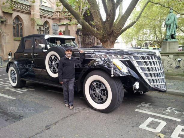 Sheikh Hamad bin Hamdan Al Nahyan, com seu carro Giant Spider em Estrasburgo