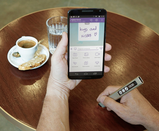Com Phree Digital Stulus pode escrever sobre qualquer superfície - as palavras e desenhos aparecem instantaneamente na tela do seu smartphone