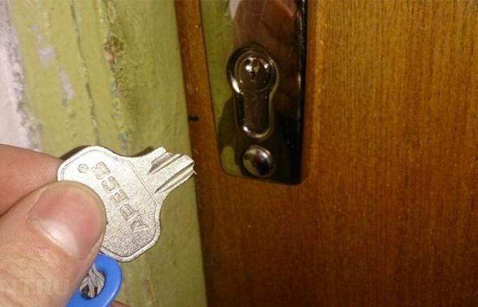  chave quebrada na fechadura.
