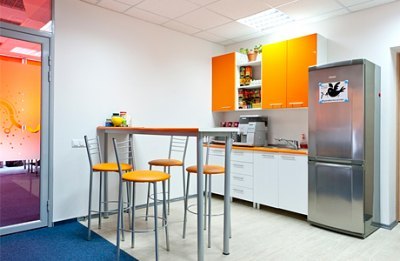  Se o espaço permitir, faça uma cozinha completa com uma área de alimentação separada