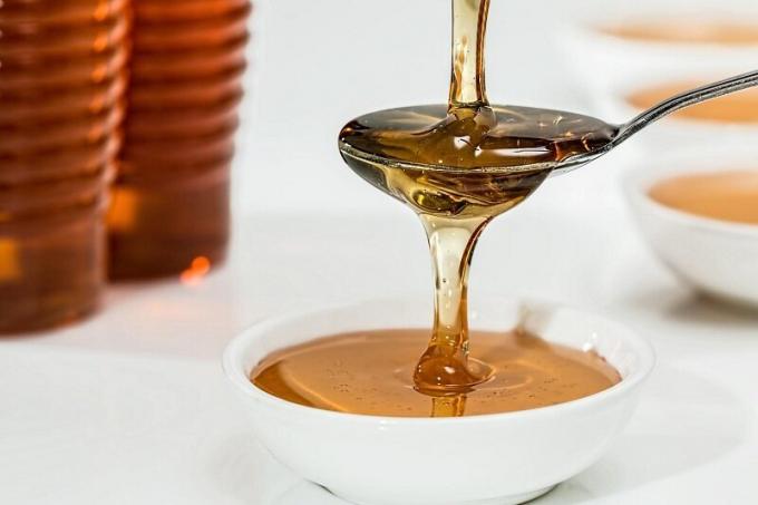 Cozinhar solução de mel. Ilustração para um artigo usado open source