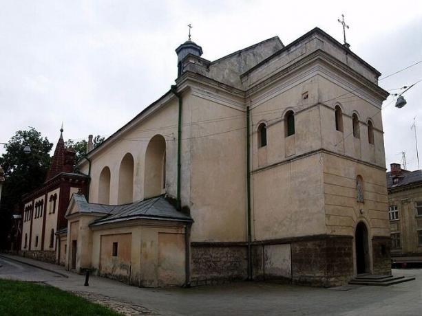 Igreja da Senhora das Neves tornou-se uma "casa do Sr. Bonacieux" ( "Os Três Mosqueteiros", Lviv). | Foto: bigpicture.ru. 