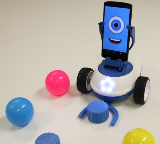 Robobo Educacional robô executa ações programadas pelo usuário