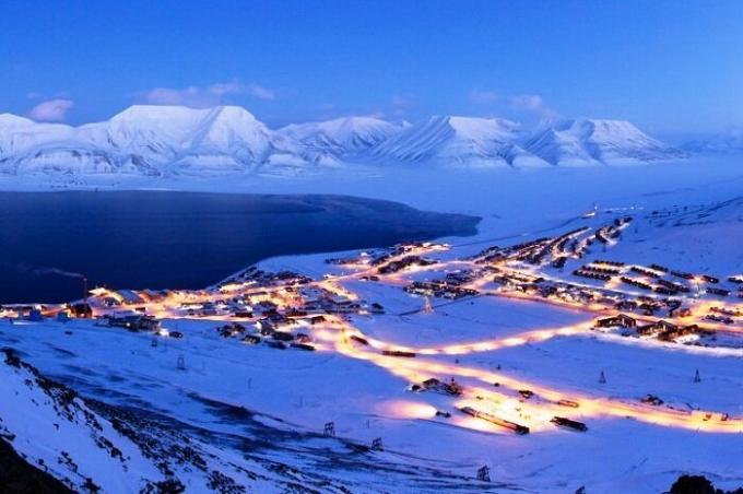 Arctic oásis cidade Longyearbyen (Noruega).