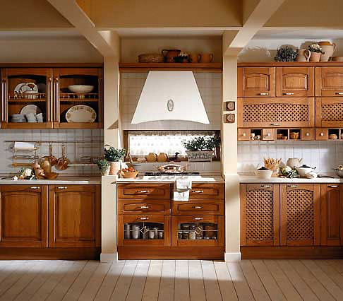 Conjunto de cozinha elegante. Os armários são decorados em estilo country