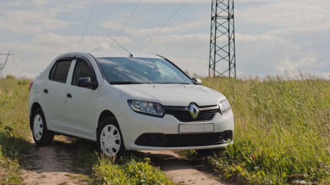 Renault Logan, depois de atualizar livrar aparência francamente utilitária. | Foto: drive2.ru