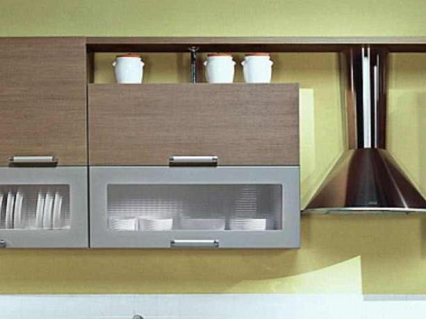As seções horizontais podem ser usadas ao máximo, colocando utensílios de cozinha sobre elas